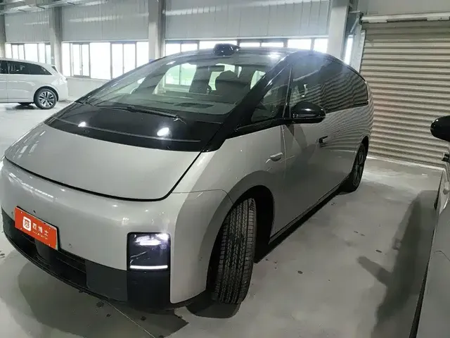 Li Auto MEGA 2024 Ultra