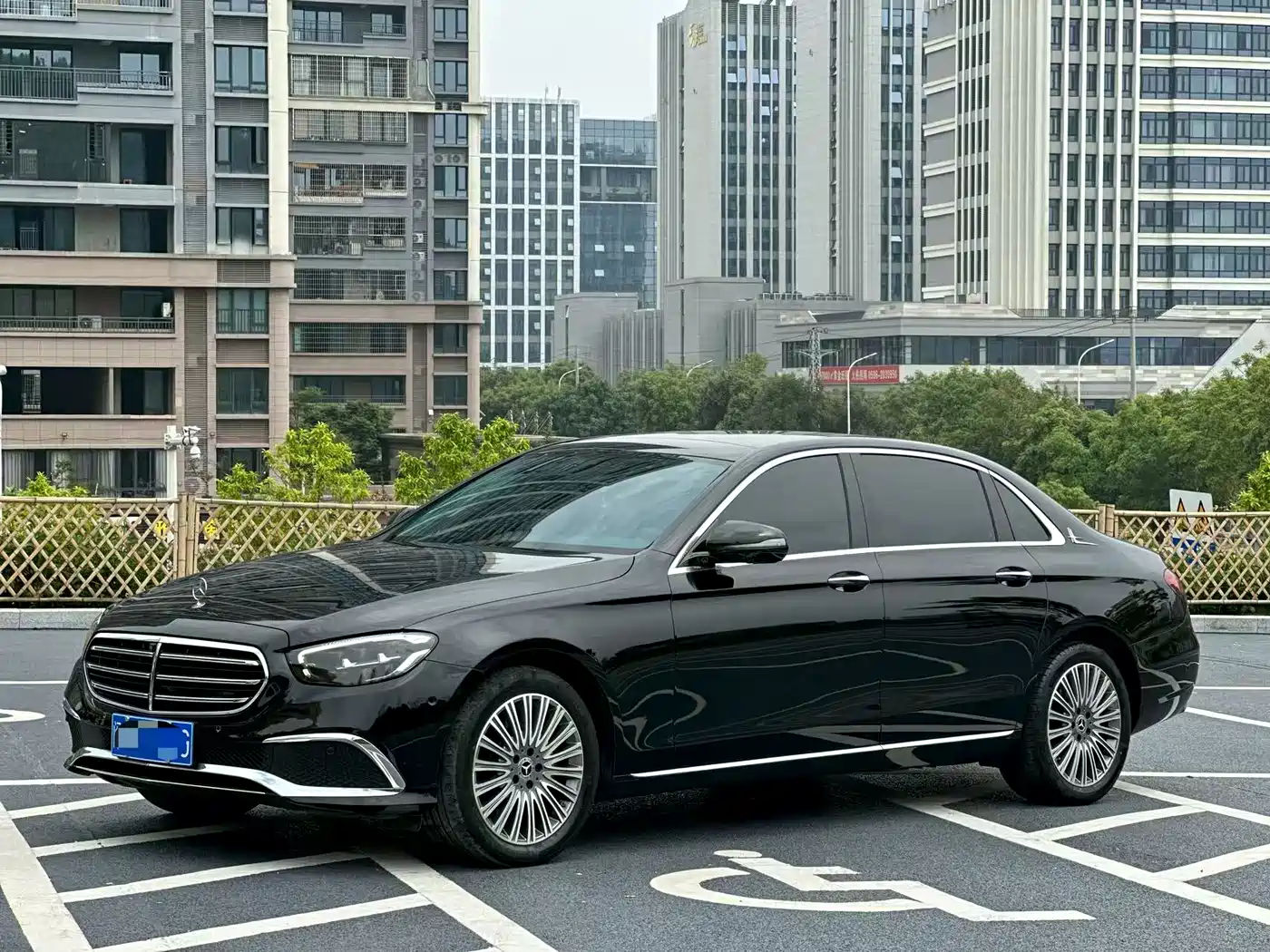 Mercedes-Benz E-Class 2023 E 300 L Fashion