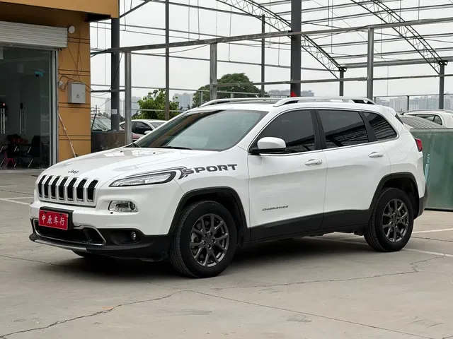 Jeep Cherokee 2020 2.0L 2WD Safety Upgrade Edition