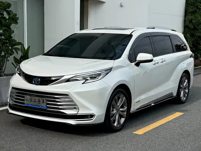 Toyota Sienna 2023 2.5L Hybrid Platinum Edition