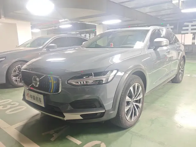 Volvo V90 2022 Cross Country B5 AWD Momentum
