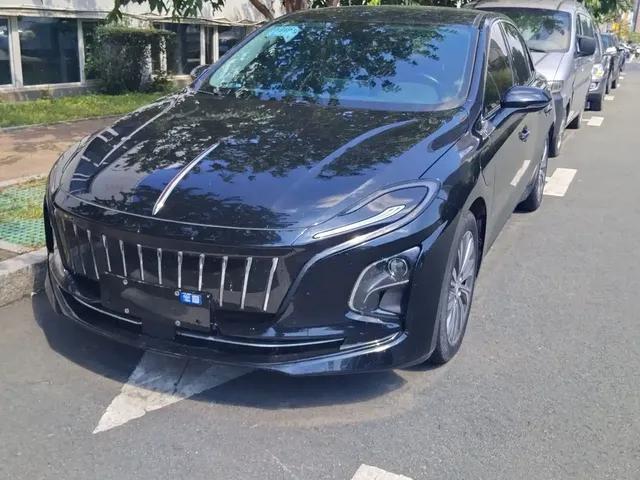Hongqi E-QM5 2023 620km PLUS