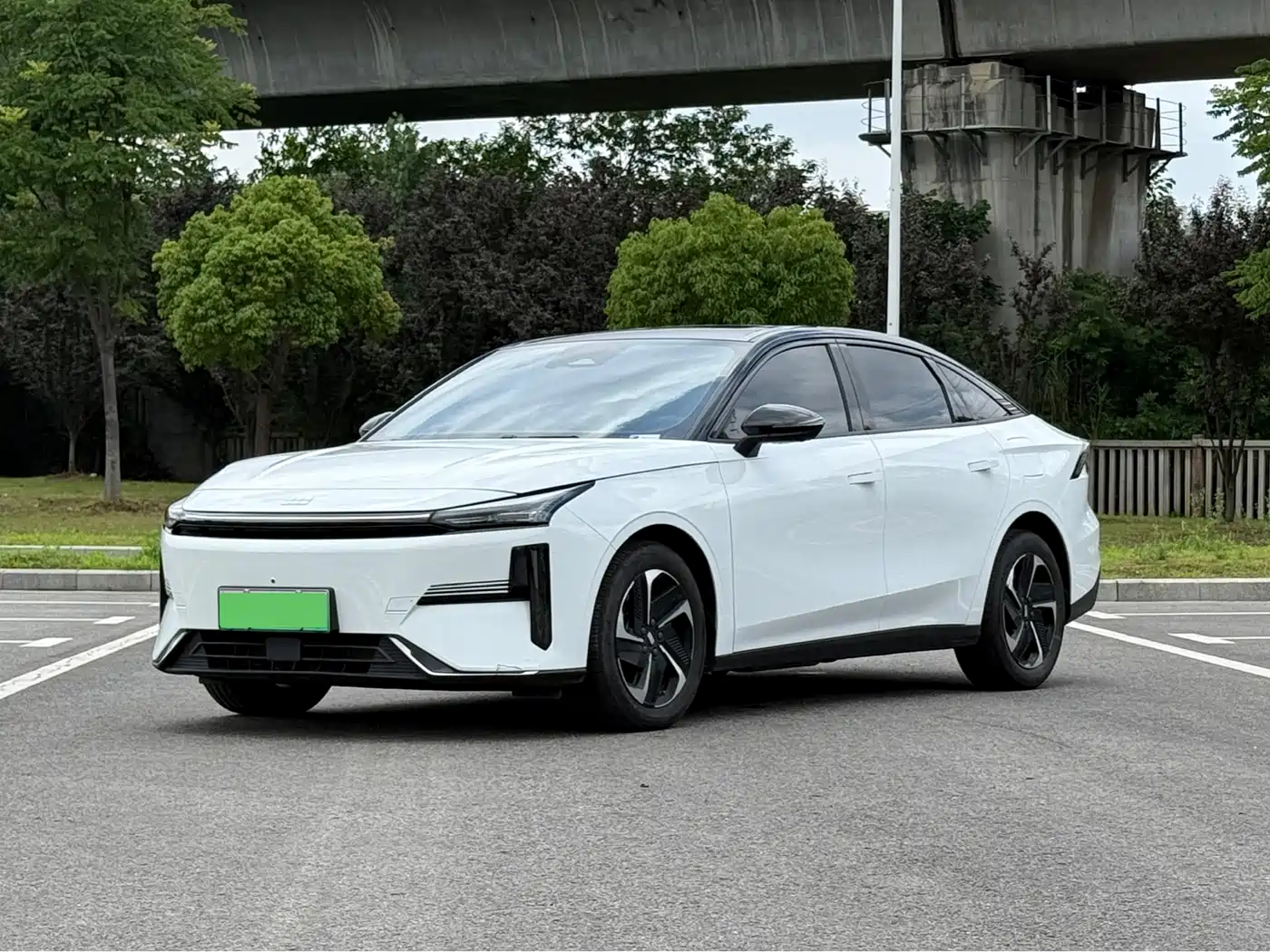 Geely Galaxy L6 2024 125km PLUS Soaring Dragon Edition