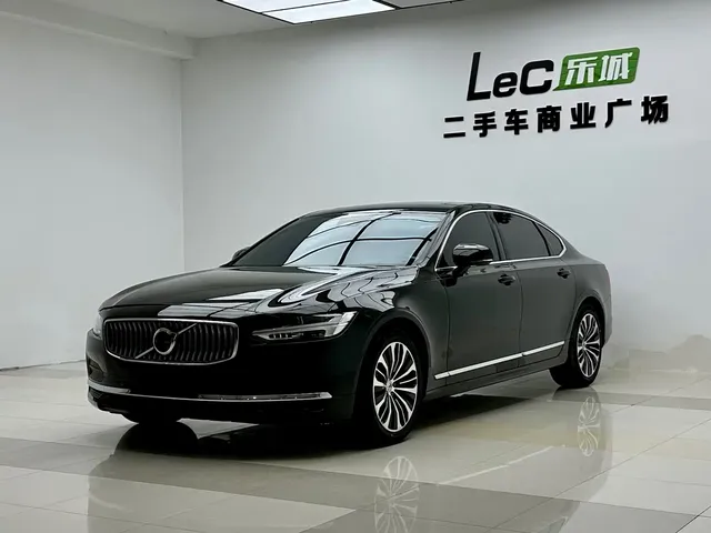 Volvo S90 2024 B5 Momentum Luxury Edition