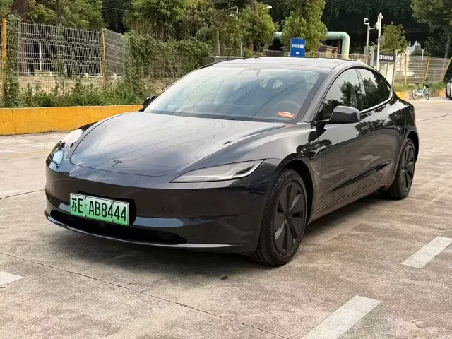 Tesla Model 3 2025 Model Year Facelift Rear-Wheel Drive