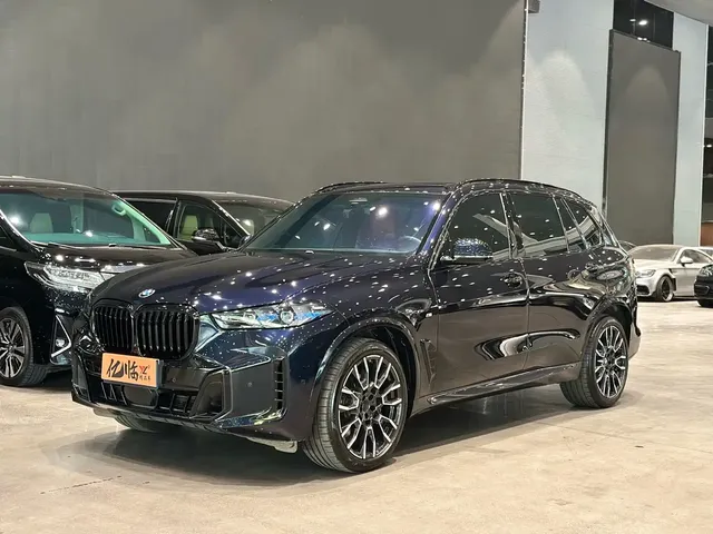 BMW X5 2023 xDrive 40Li M Sport Black Night Package