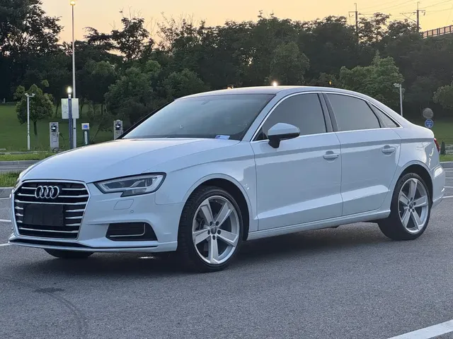 Audi A3 2018 30th Anniversary Limousine 40 TFSI Style
