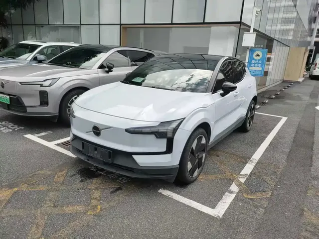 Volvo EX30 2025 RWD Long Range Ultra