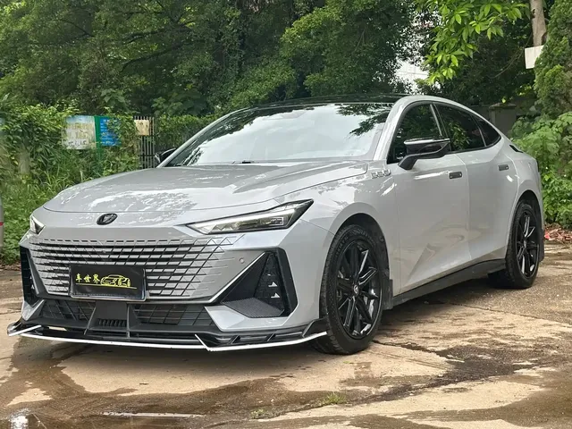 Changan UNI-V 2023 1.5T Luxury Edition