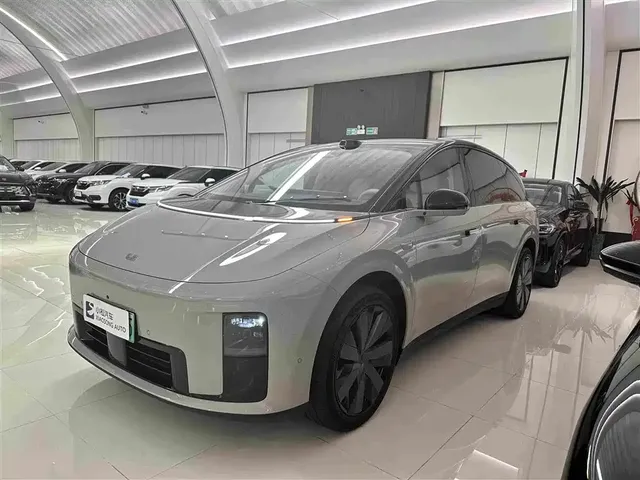 Li Auto Li i8 2025 Standard Edition