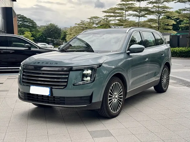 Jetour X70L 2025 2.0T Automatic Flagship 7-Seater