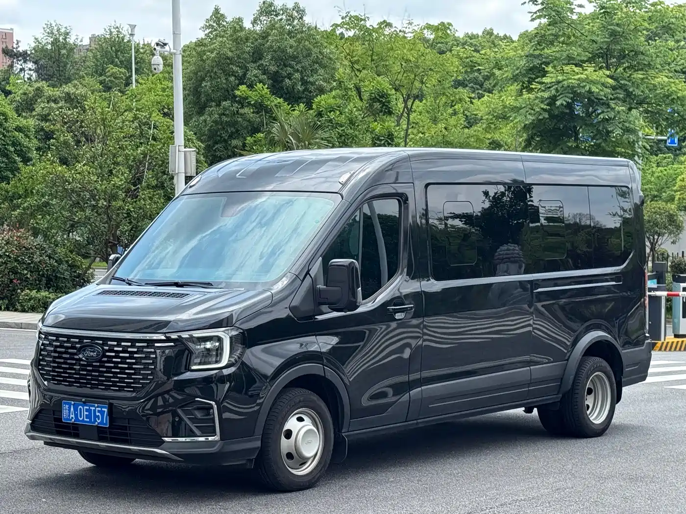 Ford Transit T8 2024 T8 2.3T Diesel Automatic Long Wheelbase High Roof MPV 6-9 Seats Dual Rear Wheel