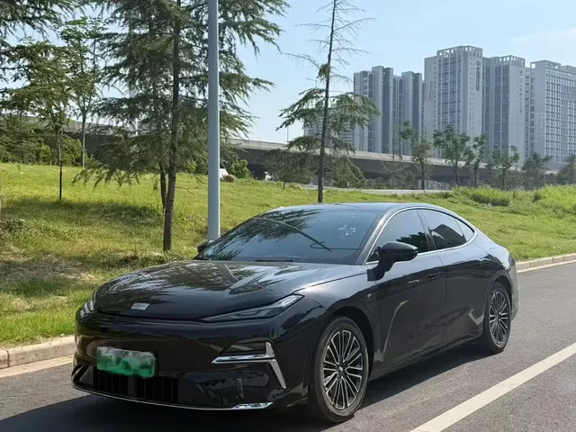 Geely Galaxy Xingyao 8 2025 130km EM-i Premium Edition