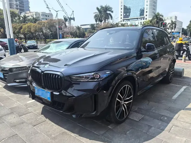 BMW X5 2023 xDrive 40Li Premium M Sport Black Night Package