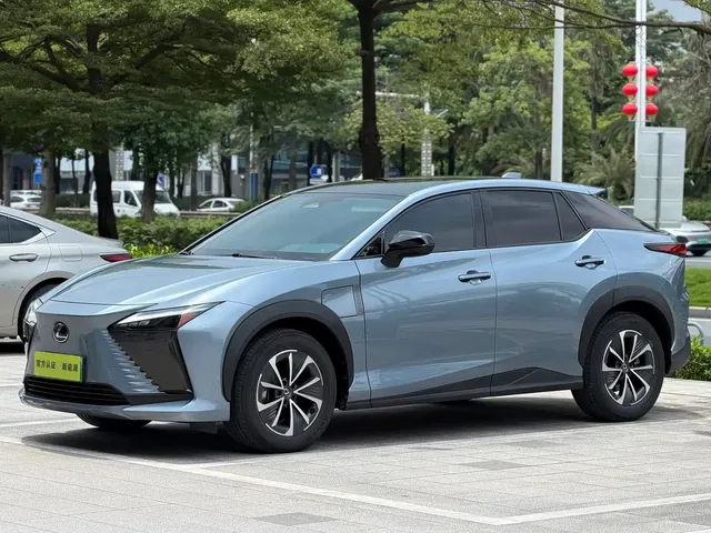 Lexus RZ 2023 450e 4WD Deluxe
