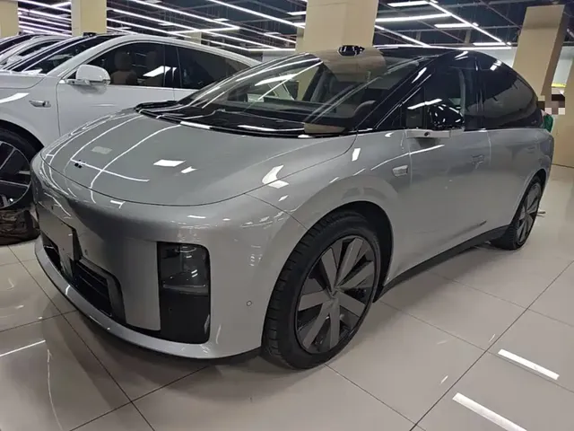 Li Auto Li i8 2025 Standard Edition