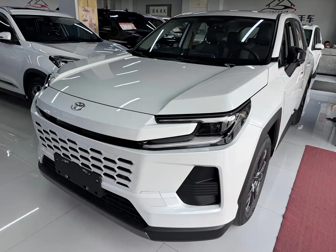 Toyota Wildlander 2024 Hybrid 2.5L E-CVT FWD Luxury PLUS Edition