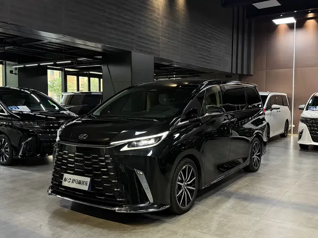 Lexus LM 2023 500h 6-Seater Prestige Edition