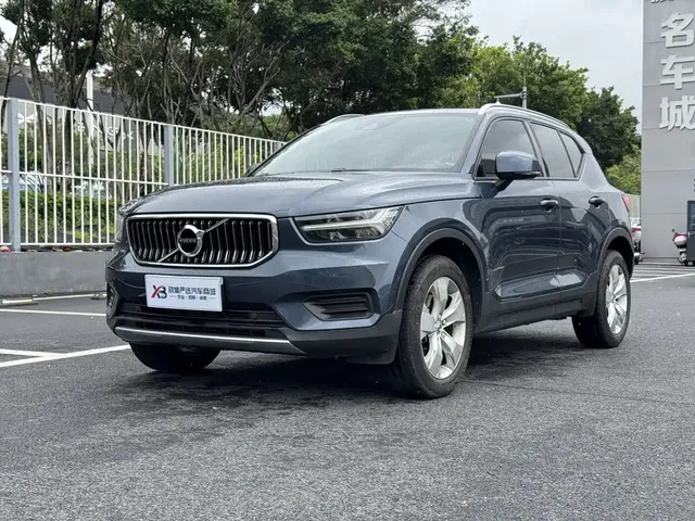 Volvo XC40 2022 Model T4 AWD Smart Drive Fashion Edition