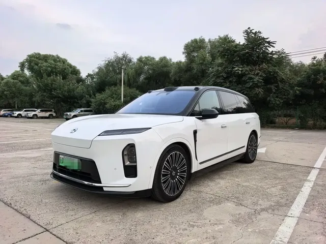 NIO ES8 2025 Base Model 7-Seater