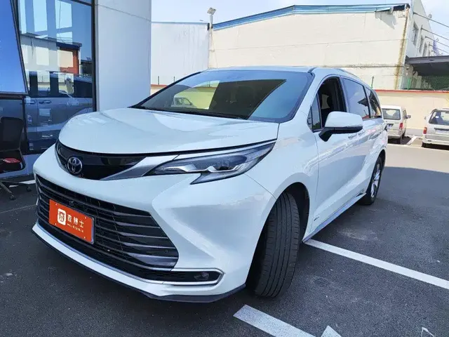 Toyota Sienna 2024 2.5L Hybrid 4WD Premium Edition