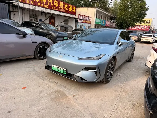 Geely Galaxy E8 2025 700km Long Voyage Smart Drive Edition