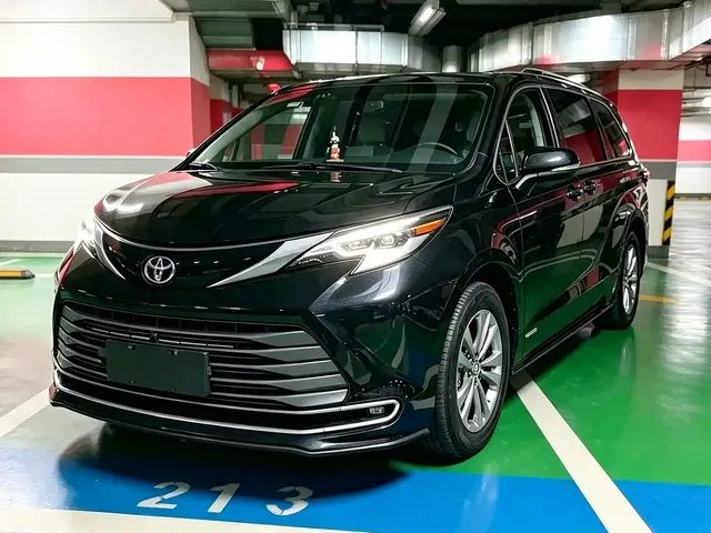 Toyota Sienna 2023 2.5L Hybrid Premium Edition