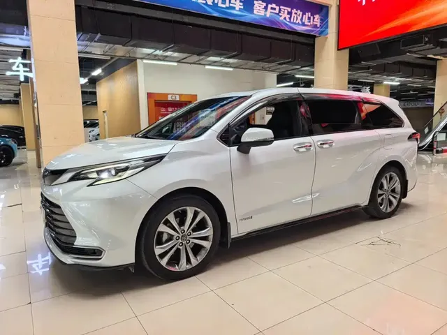 Toyota Sienna 2023 2.5L Hybrid Premium Edition