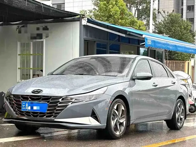 Hyundai Elantra 2021 1.5L CVT LUX Premium Edition