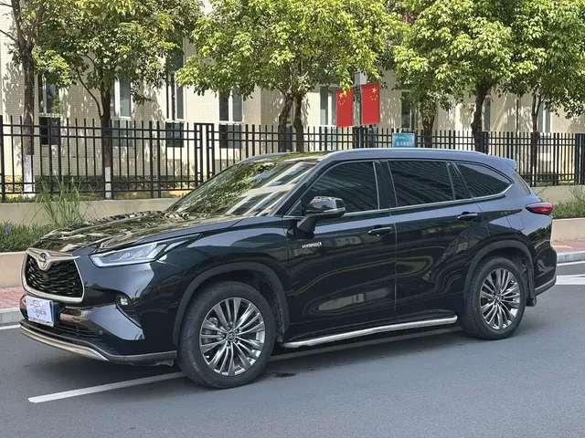 Toyota Highlander 2023 2.5L Smart Hybrid Dual Engine AWD Premium 7-Seater