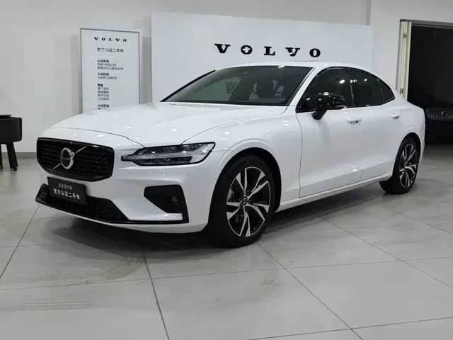 Volvo S60 2024 B5 R-Design Sport Edition