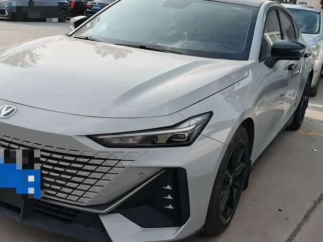 Changan UNI-V 2023 1.5T Luxury Edition
