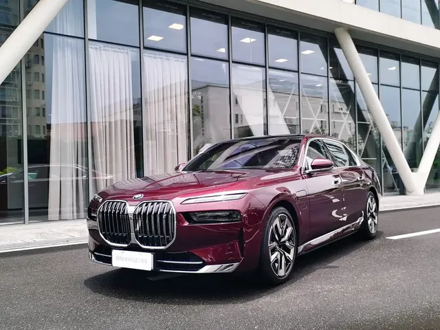 BMW i7 2023 xDrive60L Luxury Package