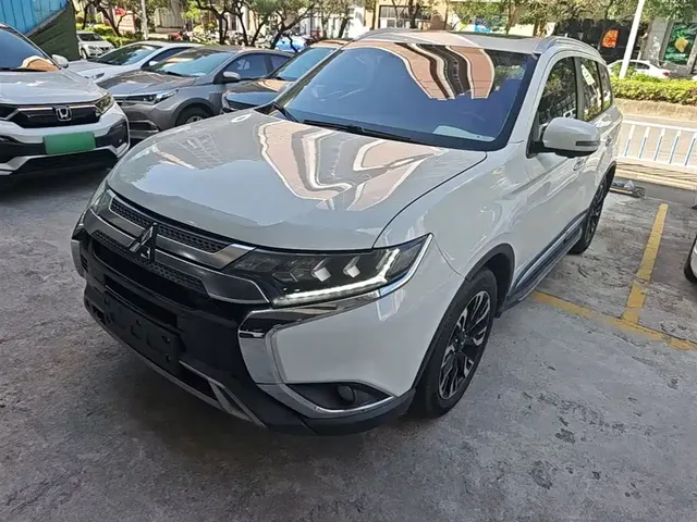 Mitsubishi Outlander 2019 2.4L 4WD Deluxe Edition 7-Seater China VI