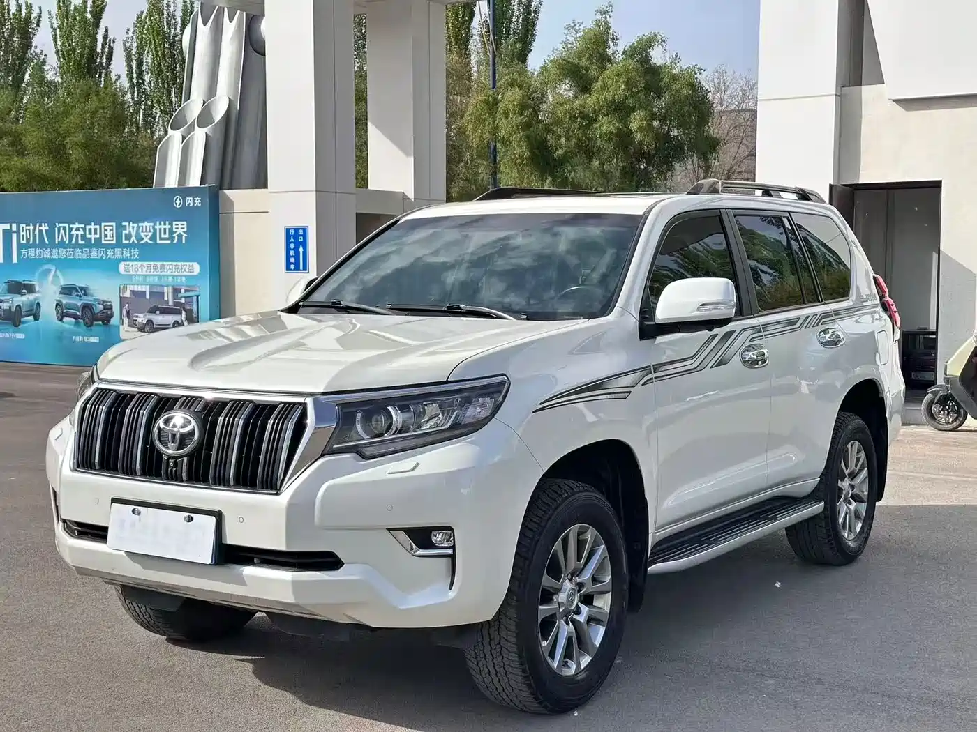 Toyota Prado 2018 3.5L Automatic TX-L Rear-mounted Spare Tire