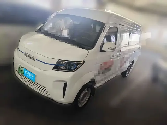 SRM Xinyuan Good Luck 2023 Startup Van