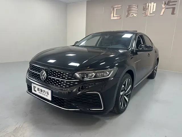 Volkswagen Passat 2022 330TSI Starlight Luxury Edition