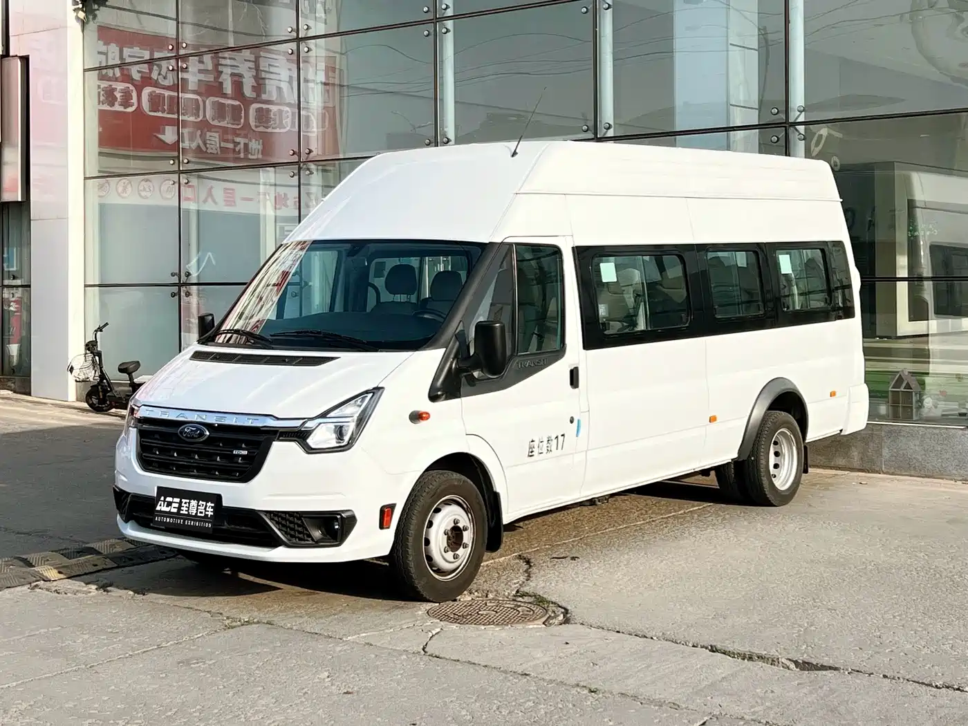 Ford New Generation Transit 2021 2.2T Automatic Standard Bus Pro Extended Wheelbase Dual Rear Tires (With Sliding Door) 17-Seat High Roof China VI
