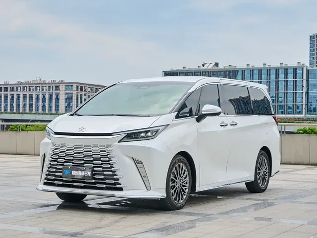 Lexus LM 2023 500h 6-Seater Prestige Edition