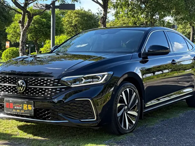 Volkswagen Passat 2022 330TSI Starlight Luxury Edition