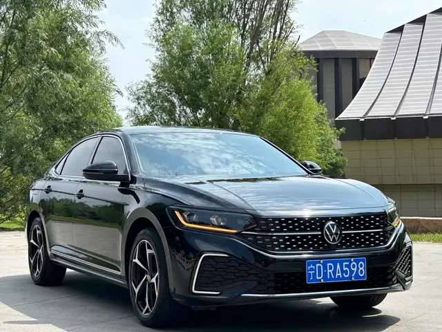 Volkswagen Passat 2025 Outstanding 330TSI Starlight Elite Edition