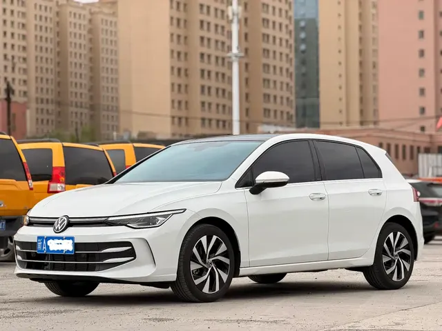 Volkswagen Golf 2026 300TSI Pro