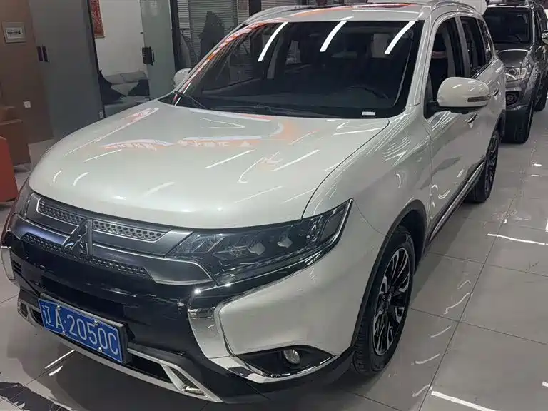 Mitsubishi Outlander 2020 2.4L 4WD Luxury 7-seater