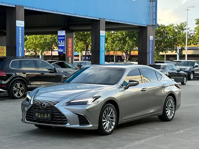 Lexus ES 2025 200 Ultimate Edition