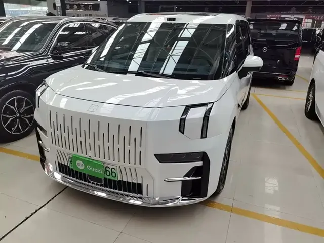 ZEEKR 009 2024 6-seat Executive AWD 108kWh