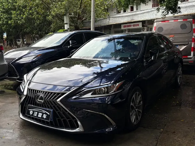 Lexus ES 2022 300h Excellence Edition