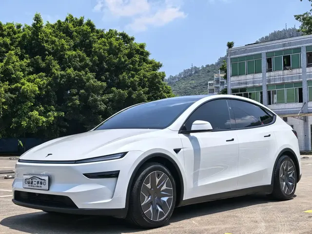Tesla Model Y L 2025 Facelift Long Range AWD