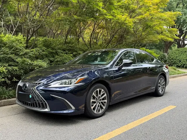 Lexus ES 2022 300h Excellence Edition