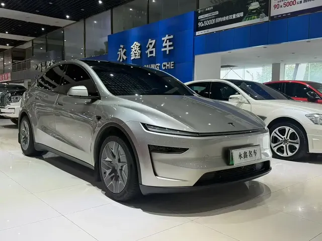Tesla Model Y L 2025 Facelift Long Range AWD