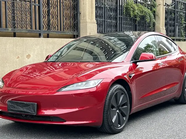 Tesla Model 3 2025 Model Year Facelift Rear-Wheel Drive